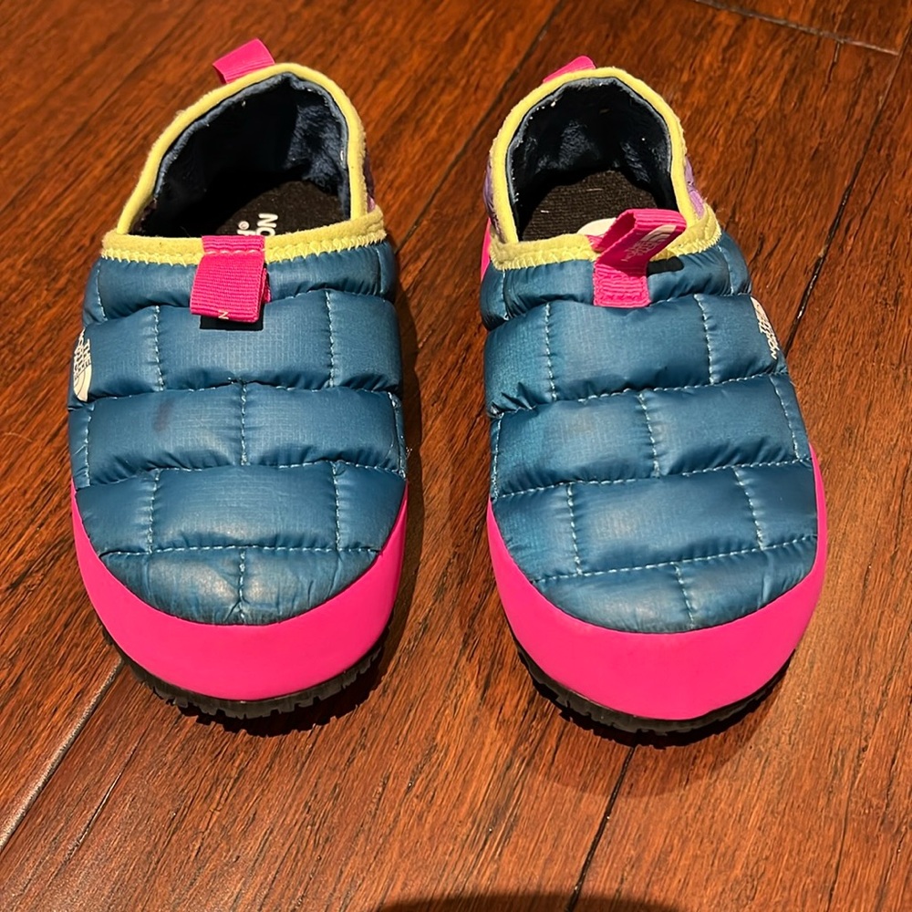 North Face thermoball shoes toddler size 11